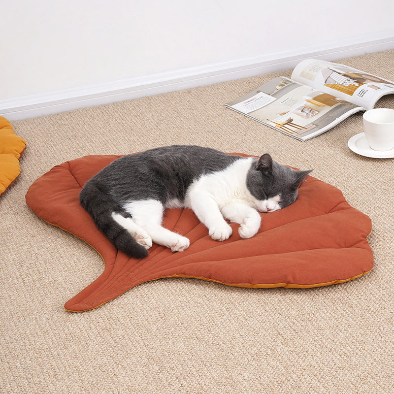 PawLab leaf-shape pet blanket