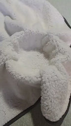 How the waterproof fleece throw works — PawLab